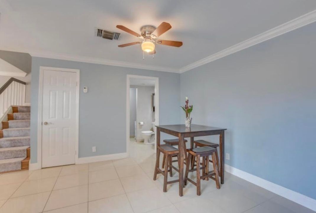 For Sale: $300,000 (2 beds, 2 baths, 1372 Square Feet)