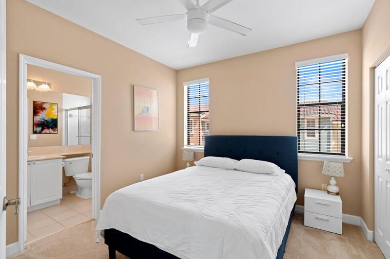 Active With Contract: $995,000 (3 beds, 3 baths, 1603 Square Feet)