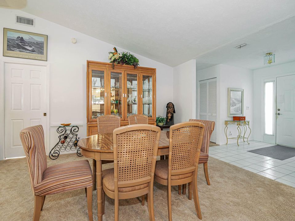 For Sale: $349,000 (2 beds, 2 baths, 1405 Square Feet)