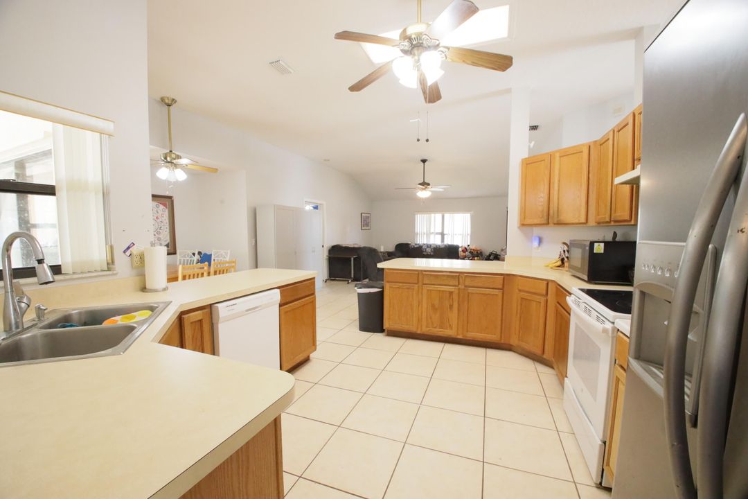 For Sale: $438,900 (4 beds, 2 baths, 2333 Square Feet)