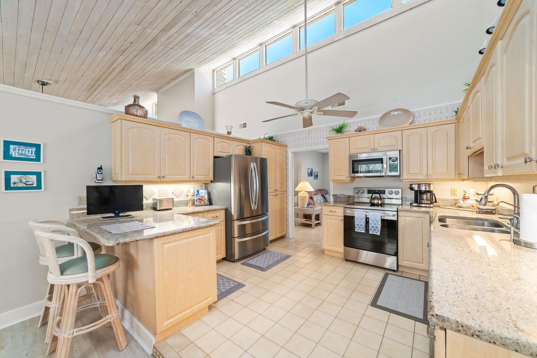 For Sale: $779,900 (3 beds, 2 baths, 2424 Square Feet)