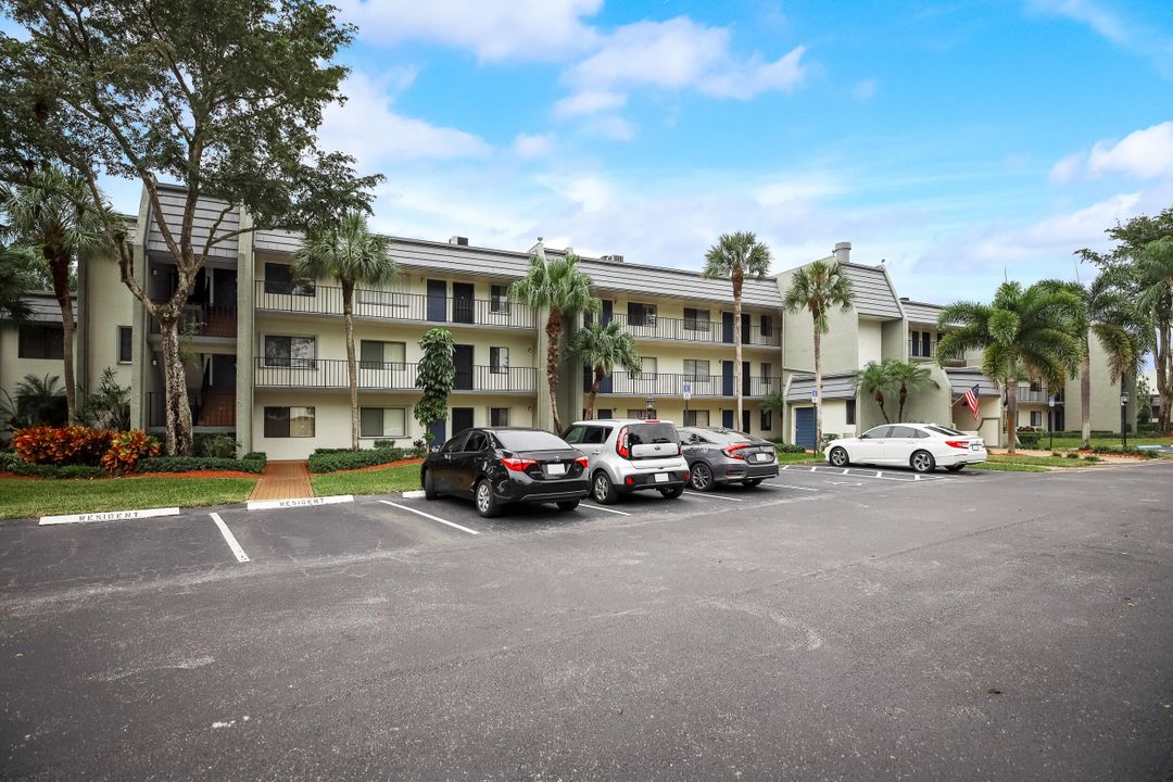 Active With Contract: $239,000 (2 beds, 2 baths, 1005 Square Feet)
