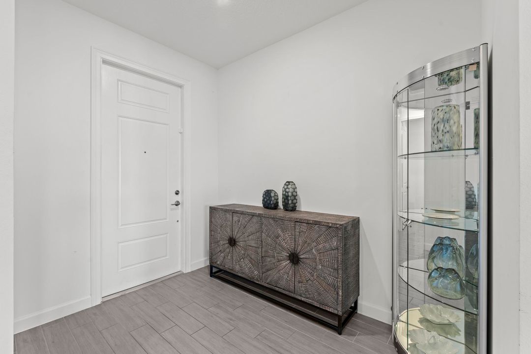 Active With Contract: $3,500 (3 beds, 2 baths, 1931 Square Feet)