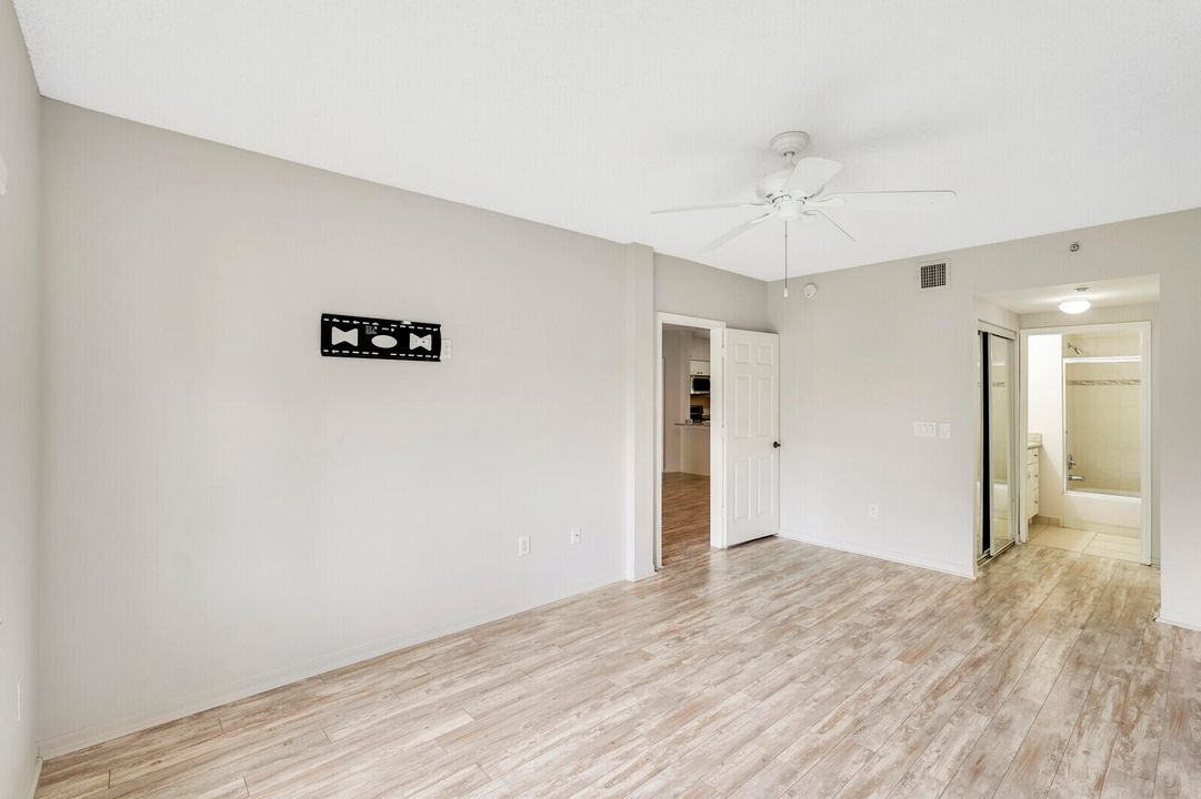 For Sale: $359,900 (2 beds, 2 baths, 1211 Square Feet)