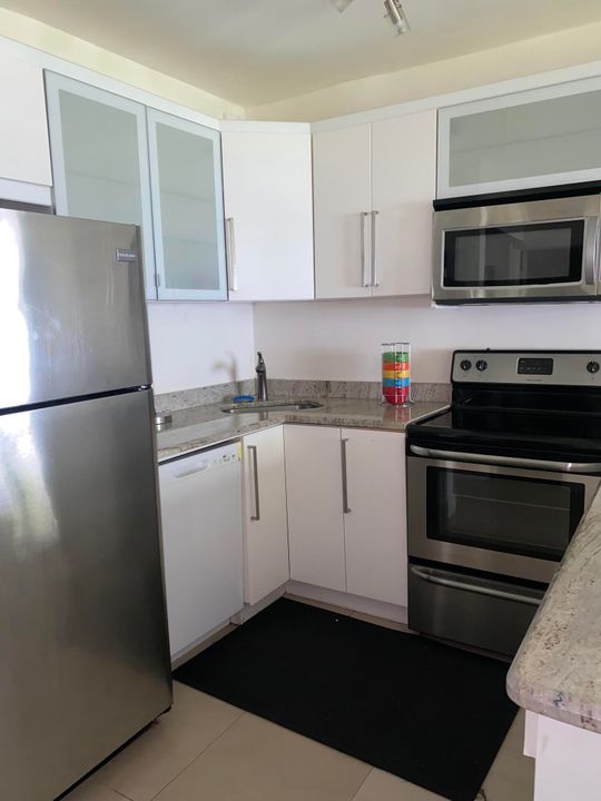 Active With Contract: $190,000 (1 beds, 1 baths, 700 Square Feet)