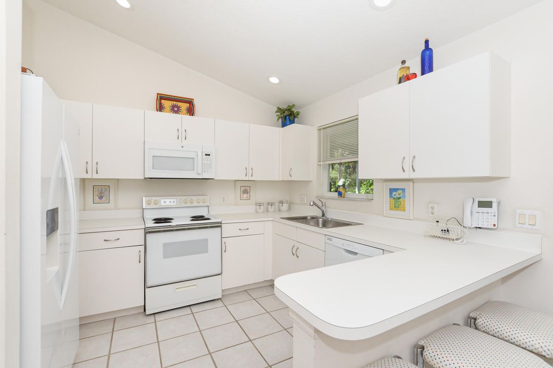 Active With Contract: $269,000 (2 beds, 2 baths, 1536 Square Feet)