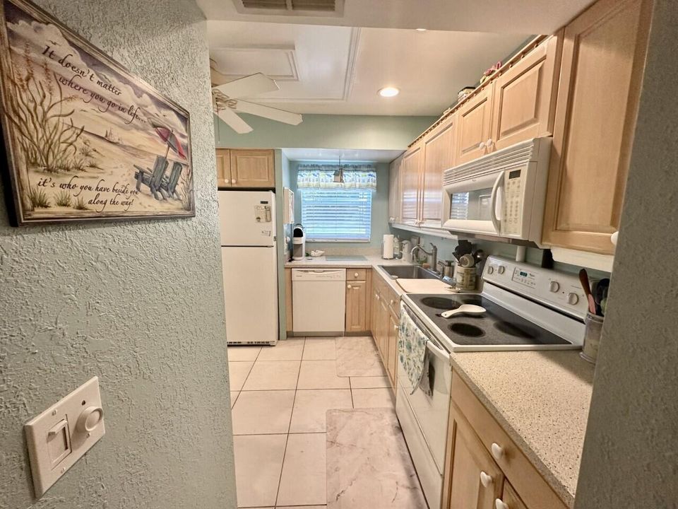 For Rent: $1,700 (2 beds, 2 baths, 1200 Square Feet)