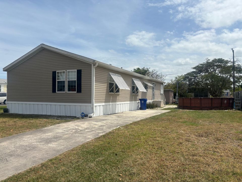 Active With Contract: $185,000 (3 beds, 2 baths, 1568 Square Feet)