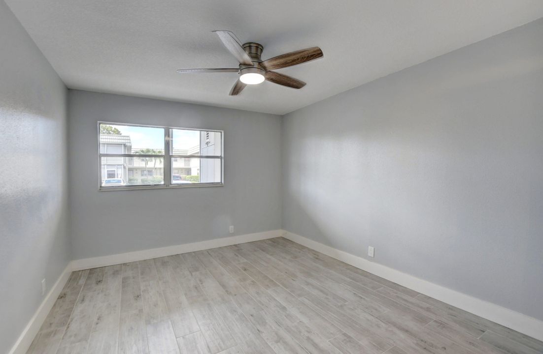 For Sale: $186,000 (2 beds, 2 baths, 880 Square Feet)