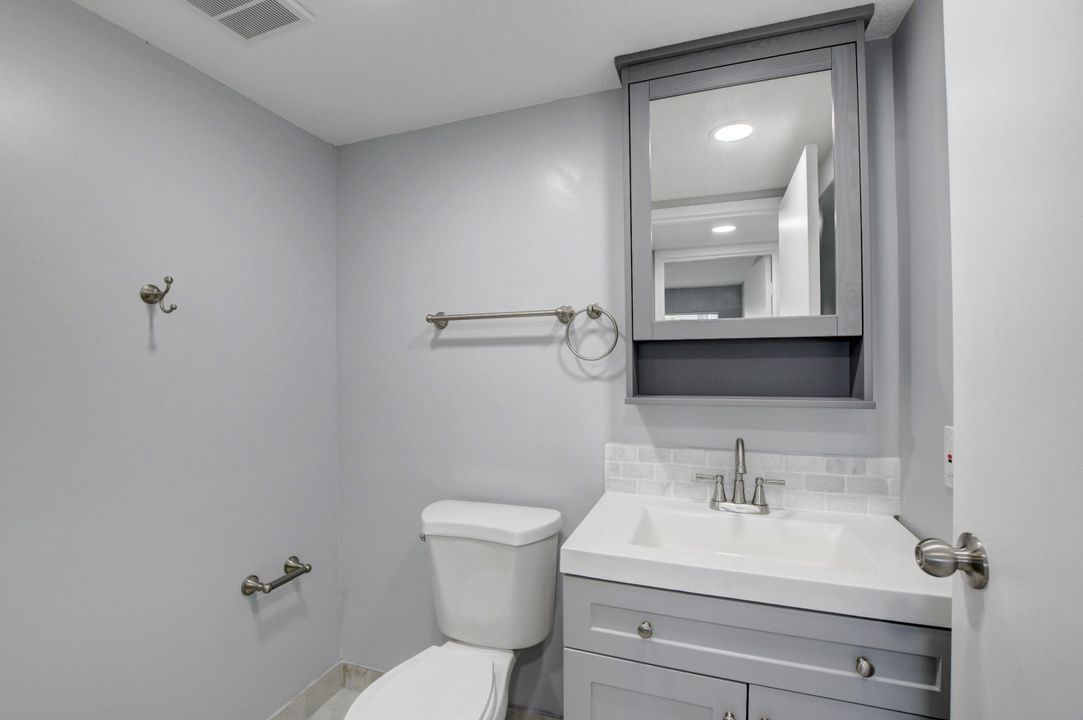 For Sale: $186,000 (2 beds, 2 baths, 880 Square Feet)