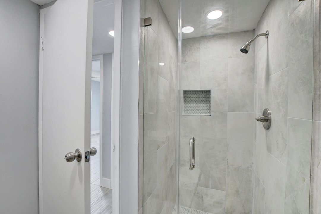 待售: $186,000 (2 贝兹, 2 浴室, 880 平方英尺)