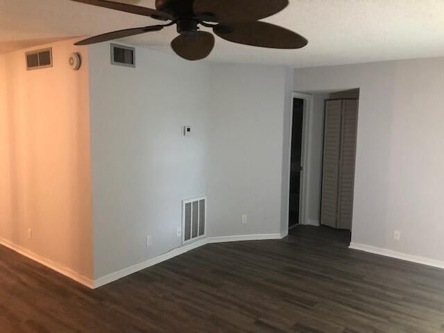 For Rent: $2,000 (1 beds, 2 baths, 924 Square Feet)