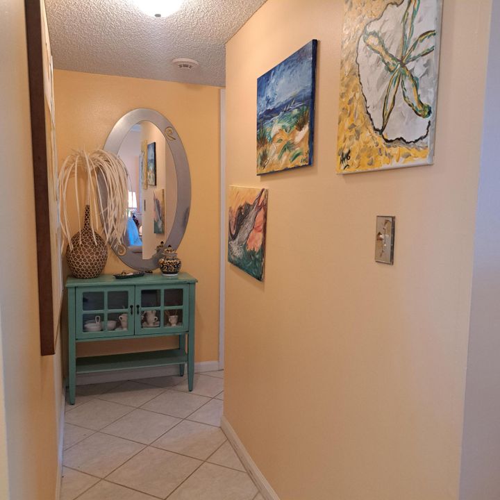 For Sale: $399,900 (2 beds, 2 baths, 1108 Square Feet)