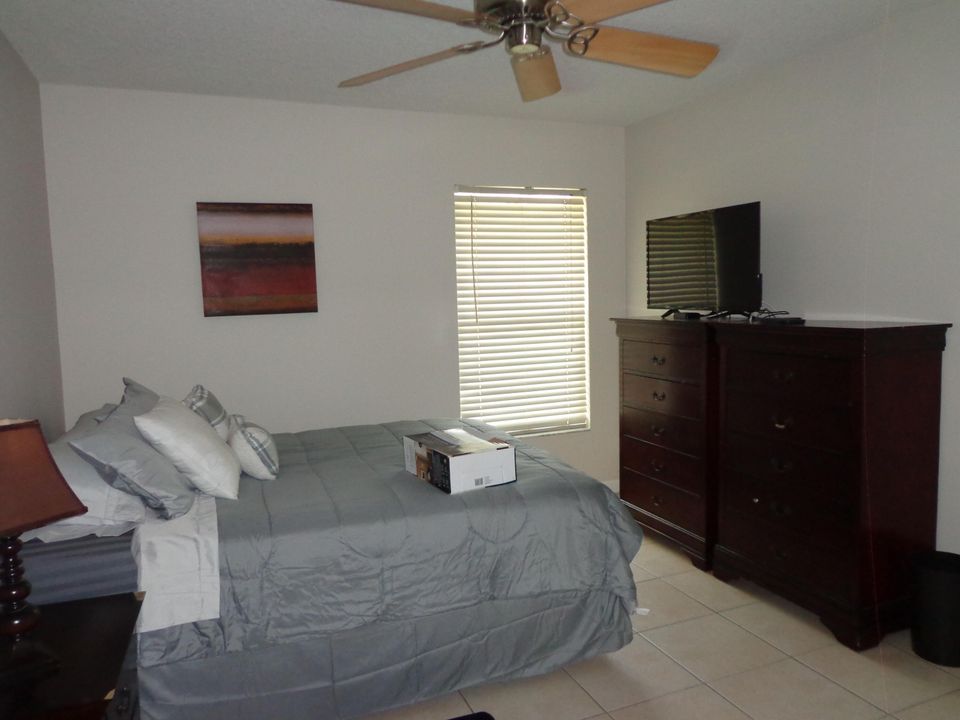 For Rent: $3,000 (4 beds, 2 baths, 1600 Square Feet)
