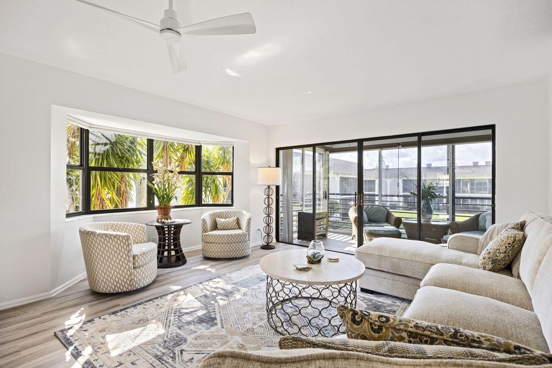 合同活跃: $6,000 (2 贝兹, 2 浴室, 1063 平方英尺)