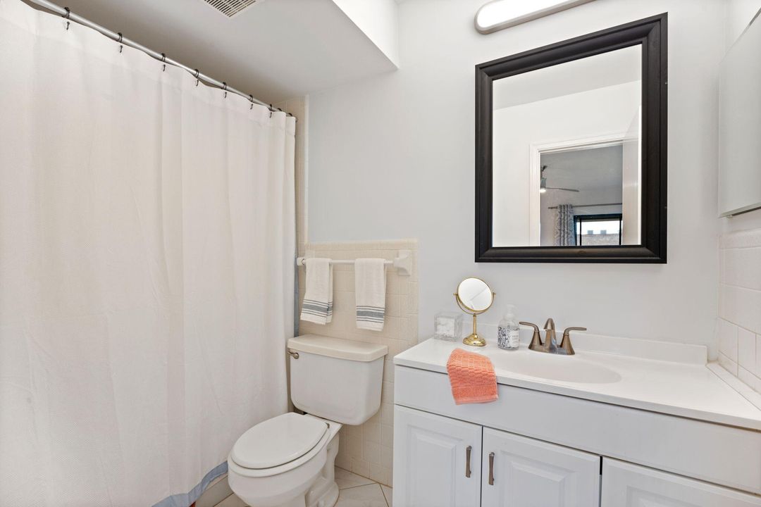 合同活跃: $6,000 (2 贝兹, 2 浴室, 1063 平方英尺)