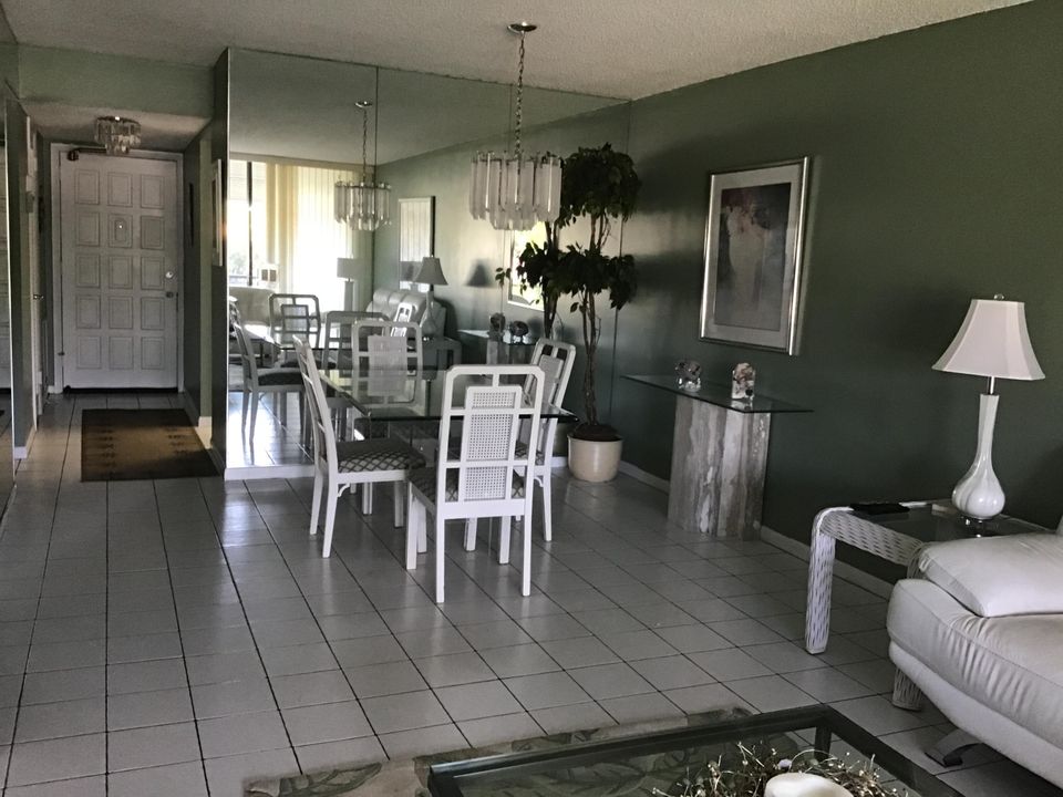 Active With Contract: $2,000 (2 beds, 2 baths, 1005 Square Feet)