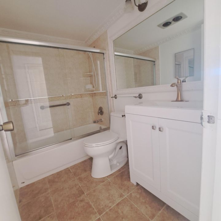 Active With Contract: $1,400 (1 beds, 1 baths, 570 Square Feet)