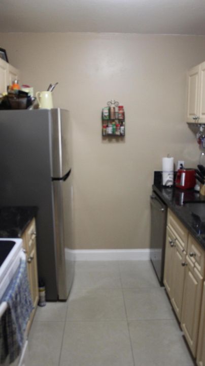 For Sale: $249,999 (1 beds, 1 baths, 870 Square Feet)
