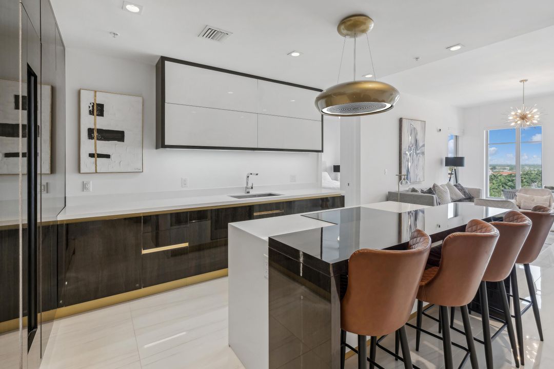 For Sale: $1,450,000 (2 beds, 2 baths, 1213 Square Feet)