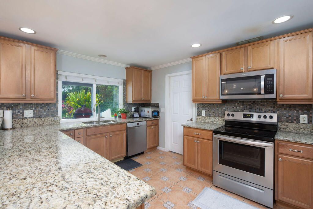 For Sale: $500,000 (3 beds, 2 baths, 1840 Square Feet)