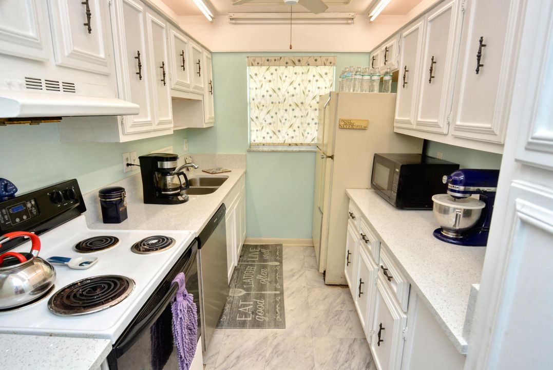 For Sale: $159,900 (2 beds, 2 baths, 1104 Square Feet)