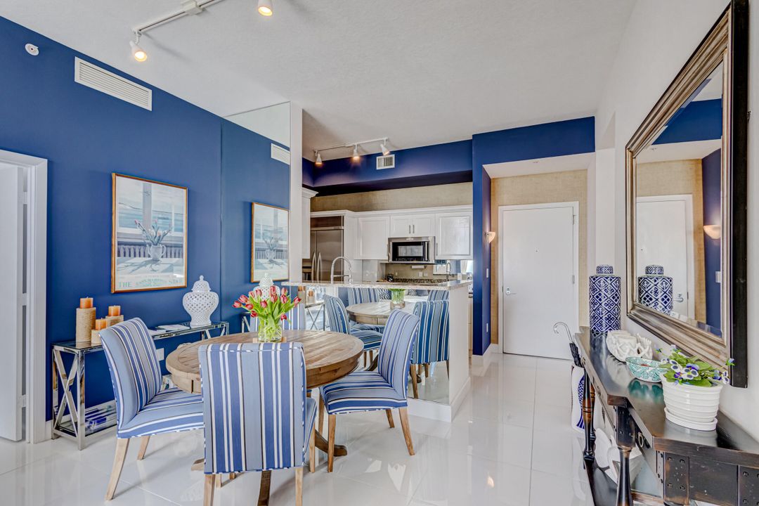 For Sale: $1,395,000 (2 beds, 2 baths, 1120 Square Feet)