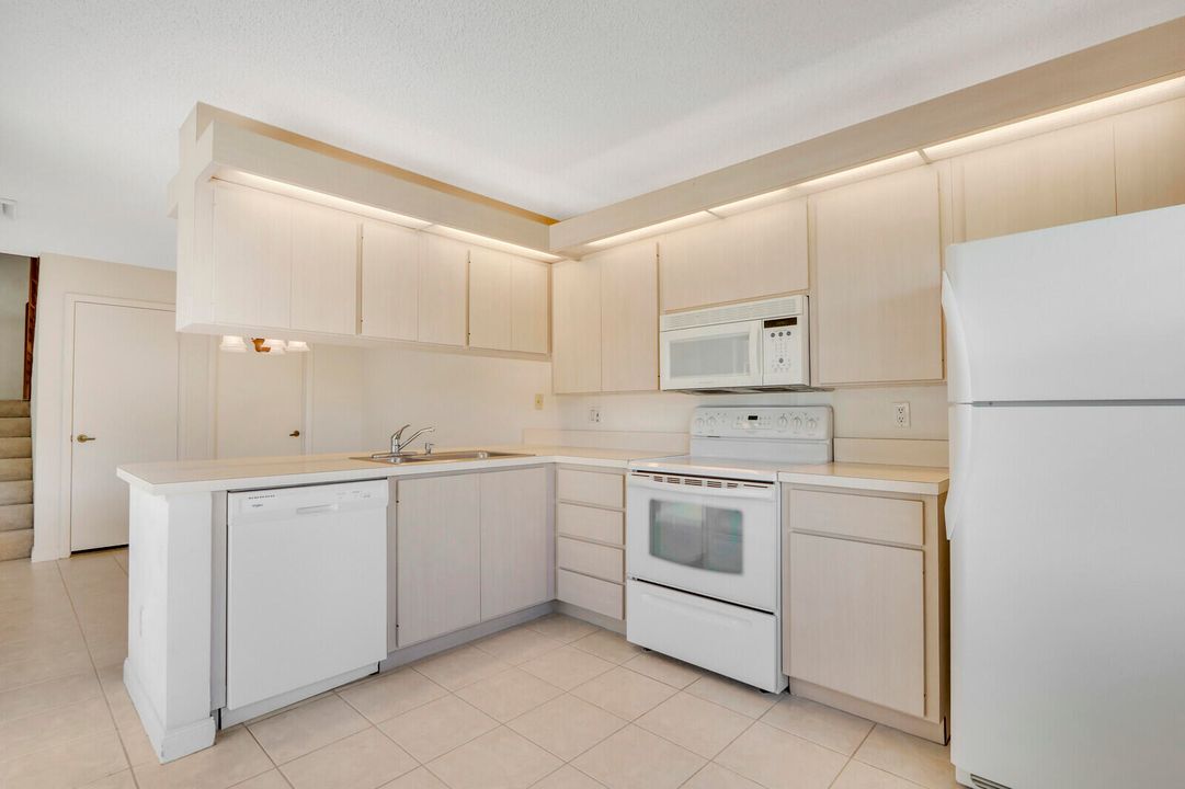 For Sale: $309,000 (2 beds, 2 baths, 1374 Square Feet)
