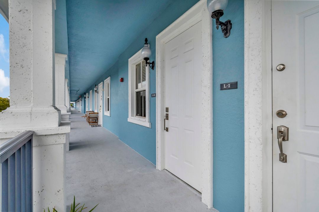 For Sale: $587,900 (2 beds, 2 baths, 1068 Square Feet)