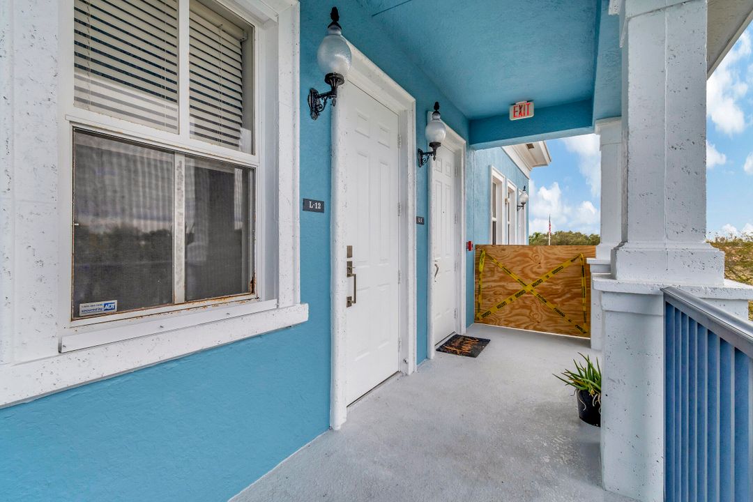 For Sale: $587,900 (2 beds, 2 baths, 1068 Square Feet)