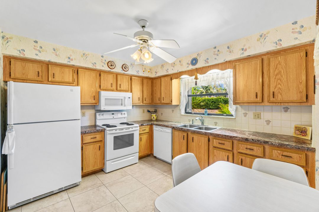 For Sale: $284,900 (2 beds, 2 baths, 1400 Square Feet)