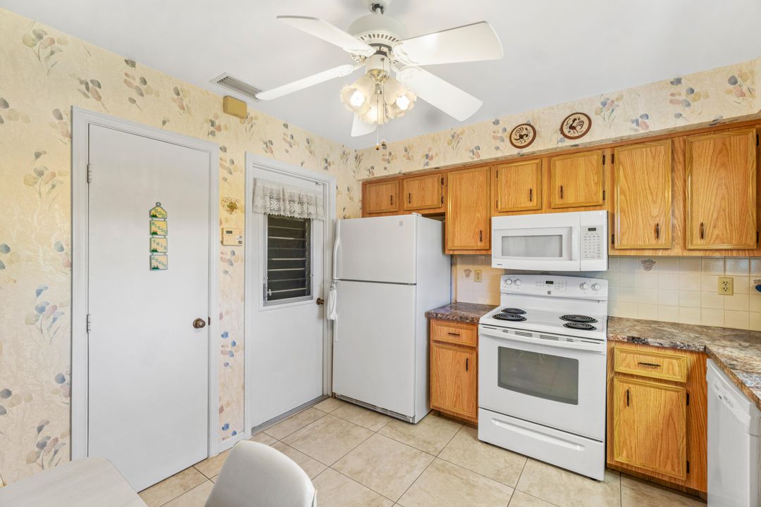 For Sale: $284,900 (2 beds, 2 baths, 1400 Square Feet)