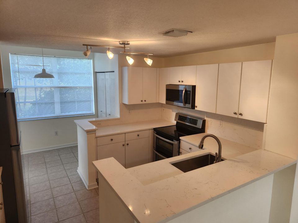 Active With Contract: $449,000 (3 beds, 3 baths, 1454 Square Feet)