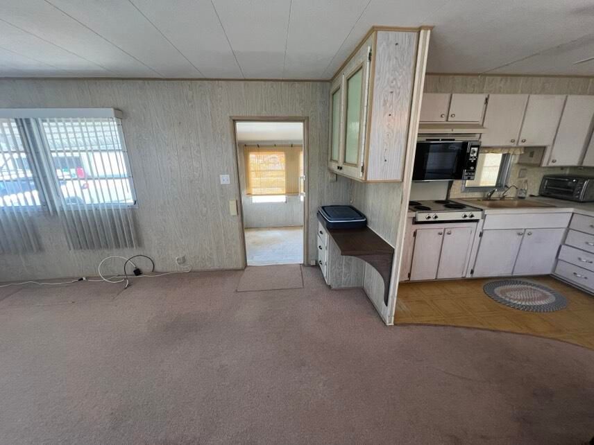 For Sale: $70,000 (1 beds, 1 baths, 570 Square Feet)