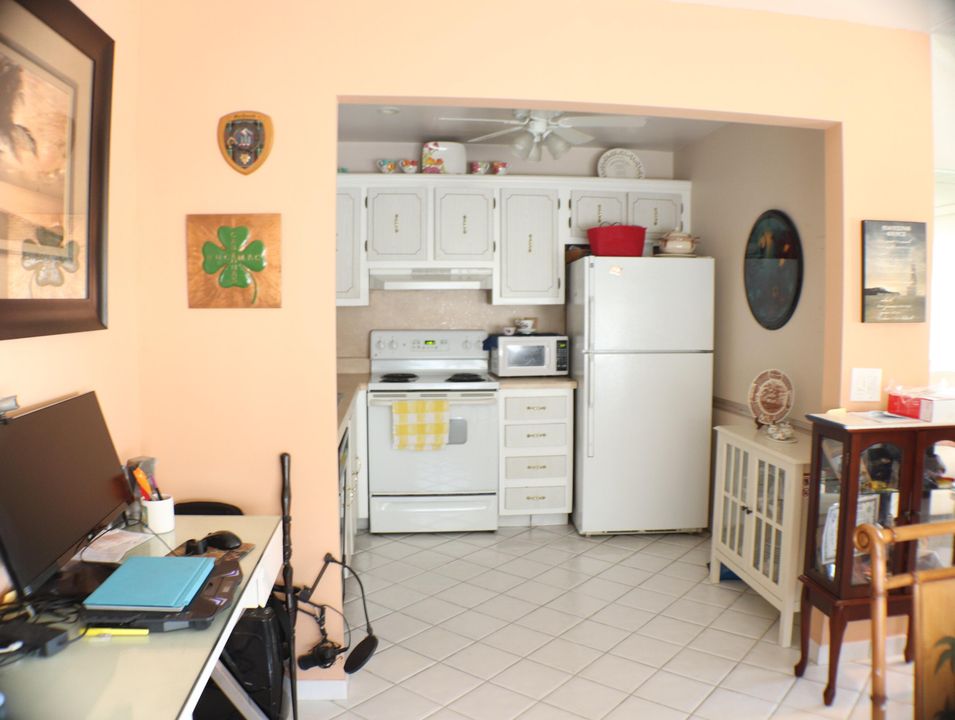 For Sale: $96,000 (1 beds, 1 baths, 760 Square Feet)
