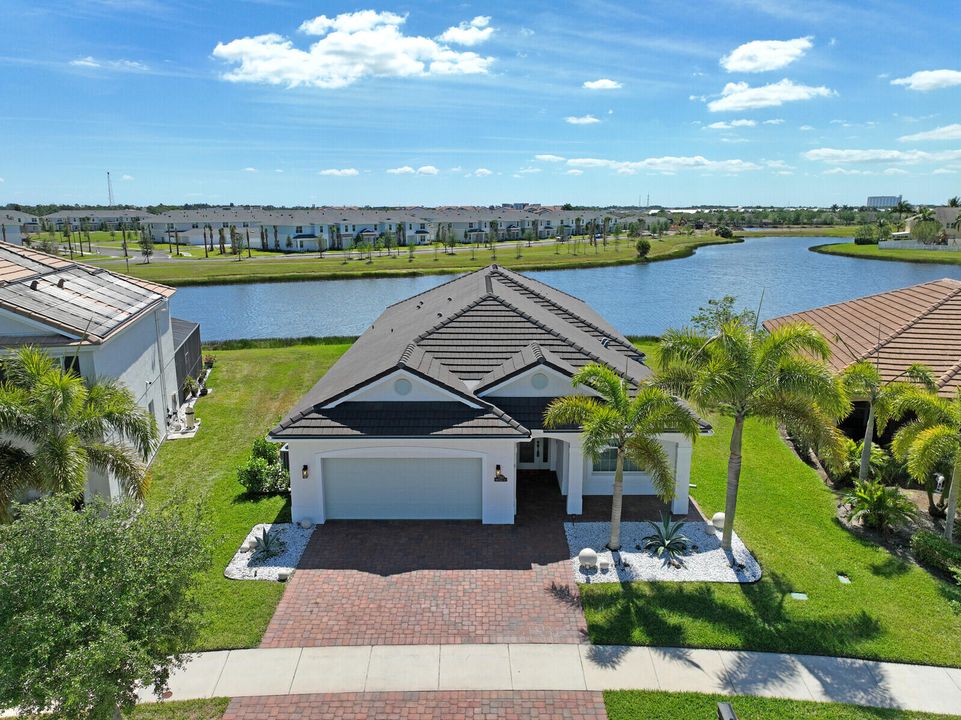 For Sale: $650,000 (3 beds, 2 baths, 2350 Square Feet)