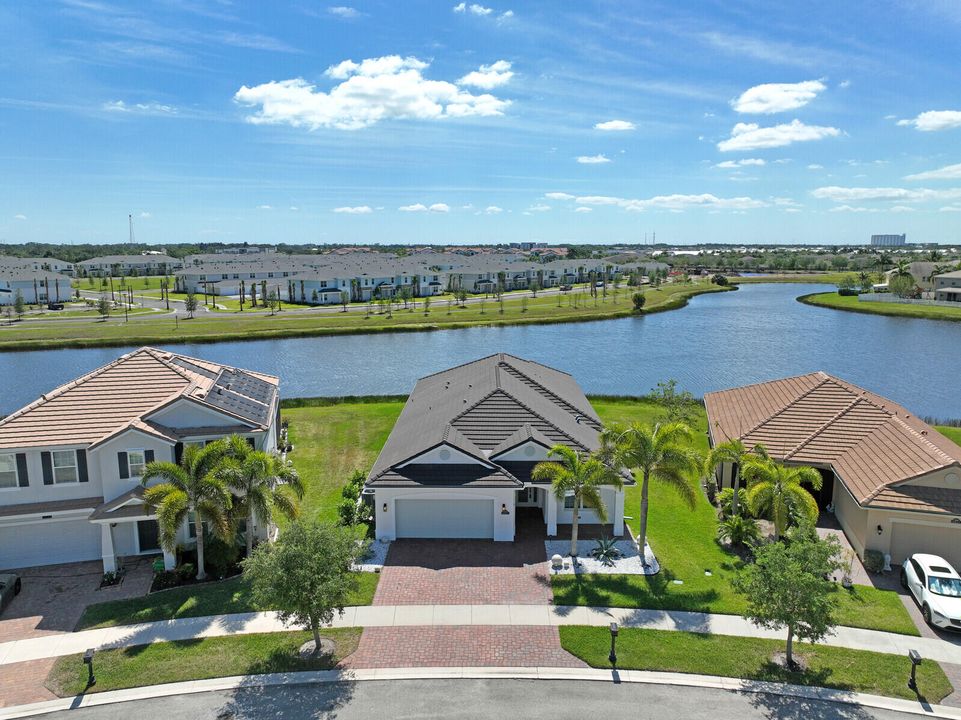 For Sale: $650,000 (3 beds, 2 baths, 2350 Square Feet)