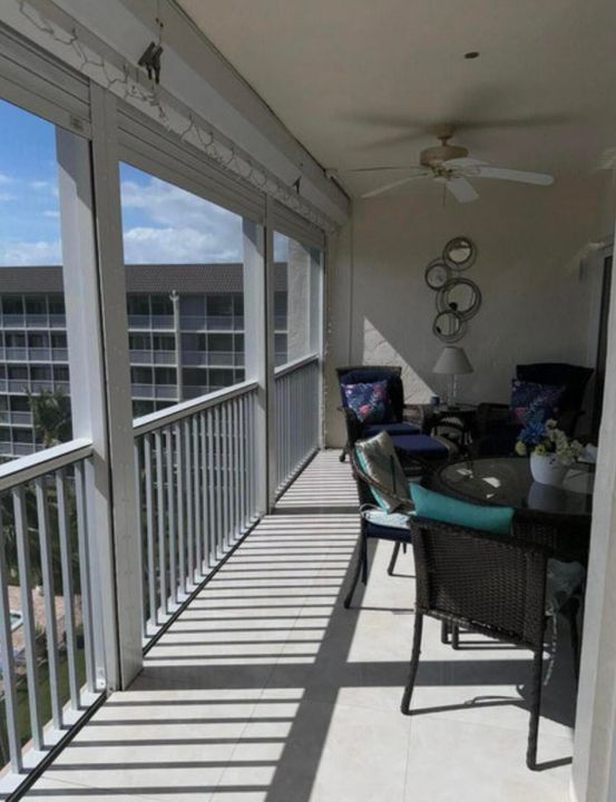 Active With Contract: $2,800 (2 beds, 2 baths, 1002 Square Feet)