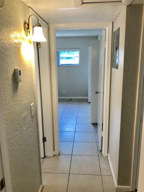 Active With Contract: $1,950 (2 beds, 1 baths, 754 Square Feet)