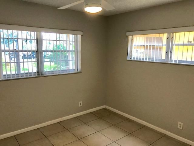 Active With Contract: $1,950 (2 beds, 1 baths, 754 Square Feet)