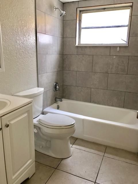 Active With Contract: $1,950 (2 beds, 1 baths, 754 Square Feet)