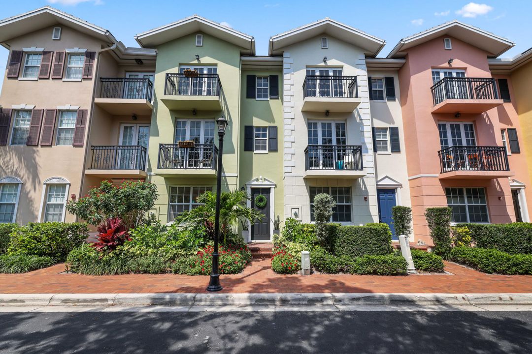 Active With Contract: $749,000 (3 beds, 2 baths, 1752 Square Feet)