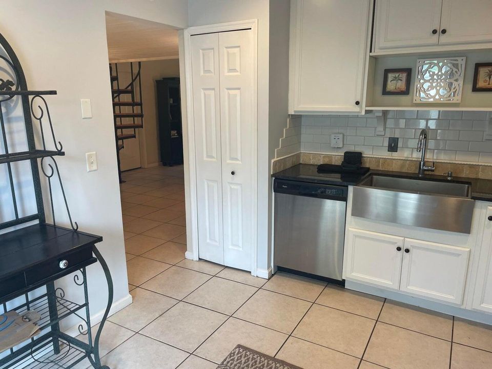 For Rent: $2,500 (2 beds, 2 baths, 1092 Square Feet)