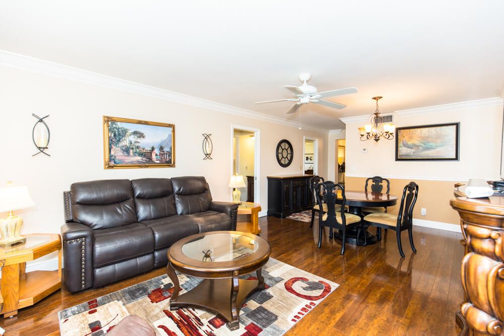 For Sale: $219,700 (2 beds, 2 baths, 959 Square Feet)