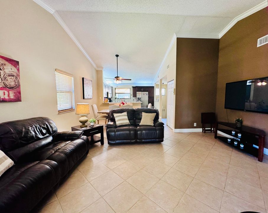 For Sale: $334,900 (2 beds, 2 baths, 1350 Square Feet)