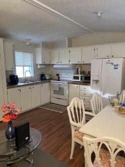For Sale: $46,000 (2 beds, 1 baths, 1100 Square Feet)