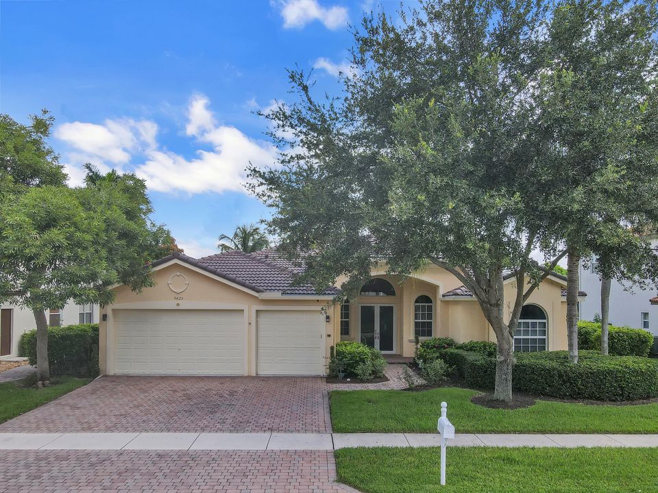 Active With Contract: $799,900 (5 beds, 3 baths, 2957 Square Feet)