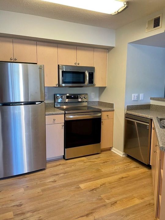 For Rent: $1,850 (2 beds, 2 baths, 1065 Square Feet)