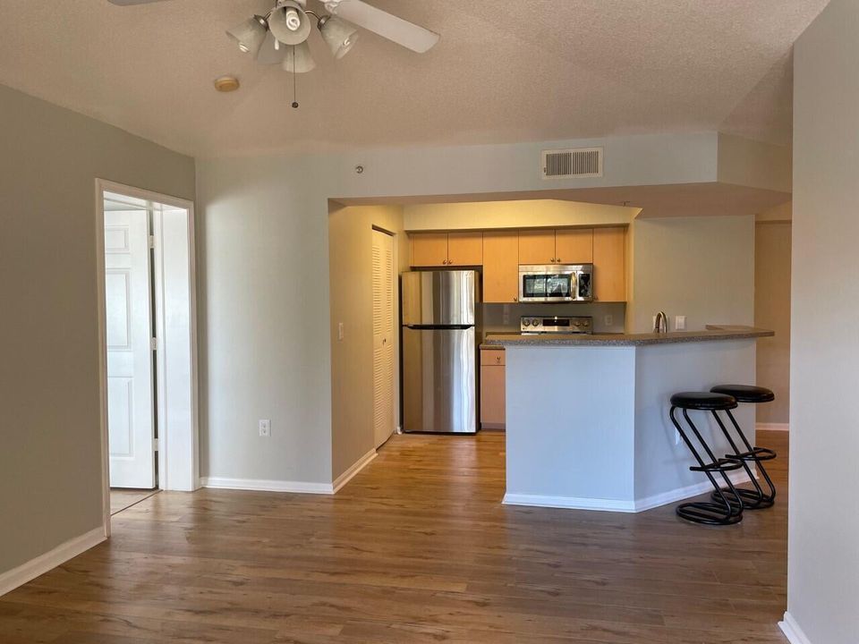 For Rent: $1,850 (2 beds, 2 baths, 1065 Square Feet)