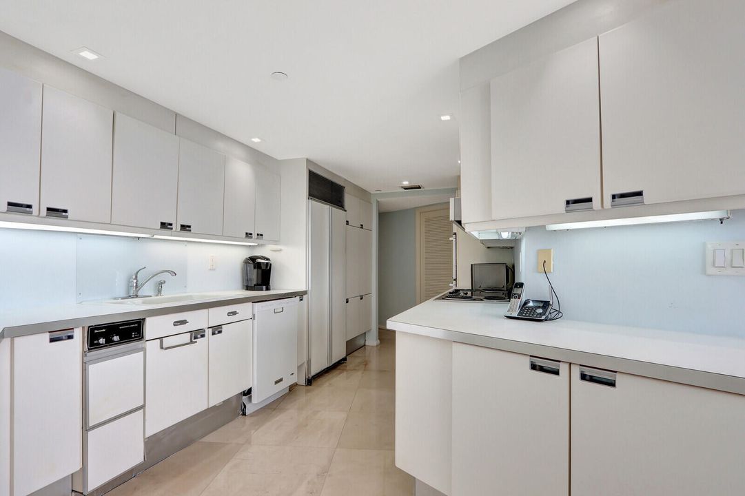 For Sale: $1,495,000 (2 beds, 2 baths, 2646 Square Feet)